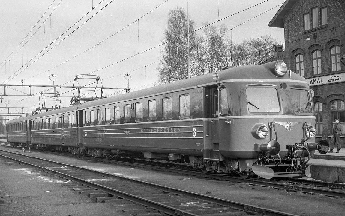 Bild: BJ XoA 425 i Åmål 1947