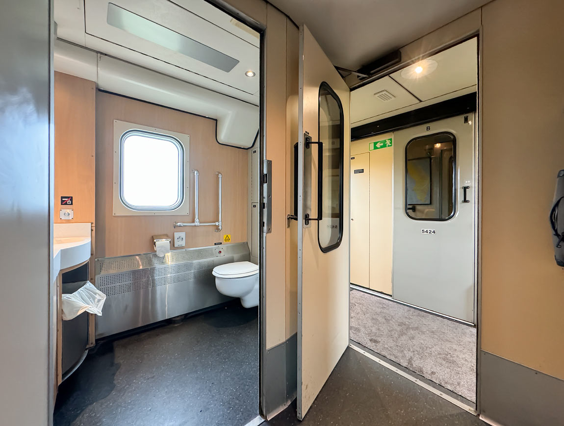 Bild: Interiör toalett/gång BF7 5424 2024