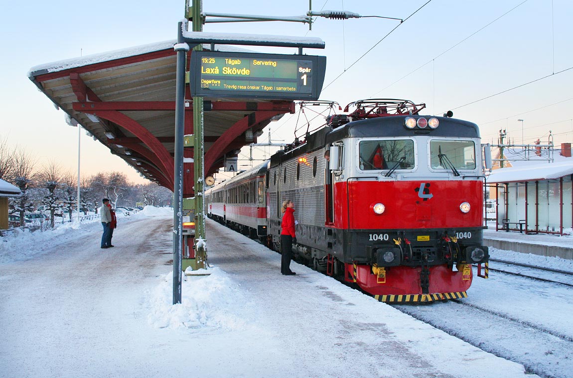 Bild: SSRT/Tågab Rc3 1040 i Kristinehamn 2010.