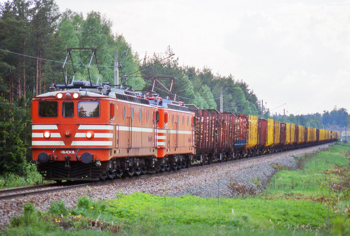 Bild: TGOJ Ma 401+406 med godståg öster om Sandviken 1991