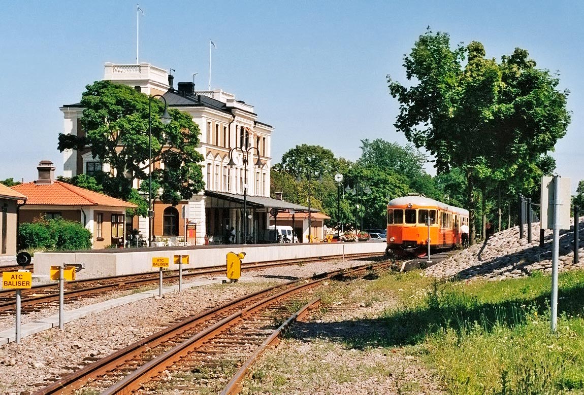 Bild: YP 884 inväntar avgång i Västervik 14 juli 2003