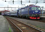 Bild: Rc6 1420 med tåg på Malmö C juli 2002